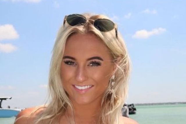 Girls With Tan Lines (34 pics)