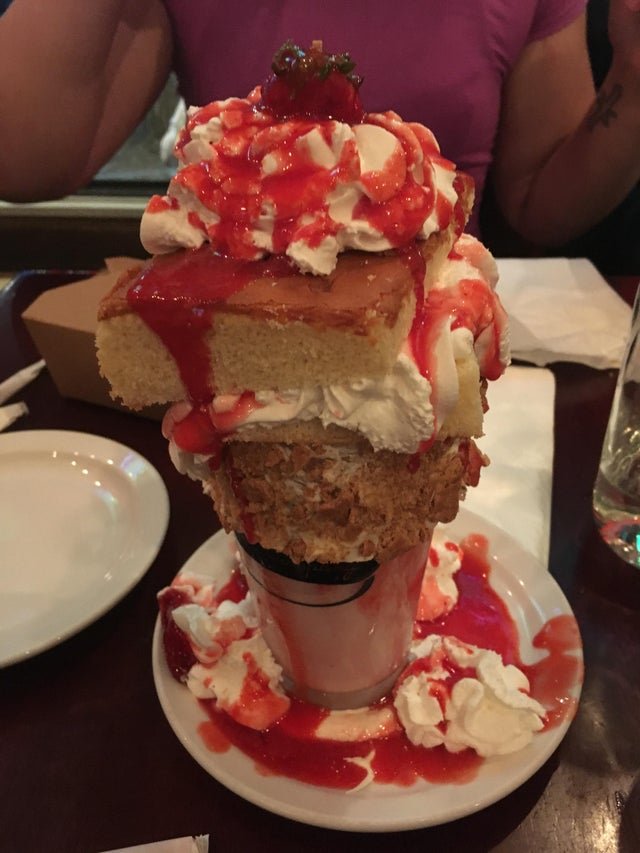 Crazy Food Serving (23 pics)