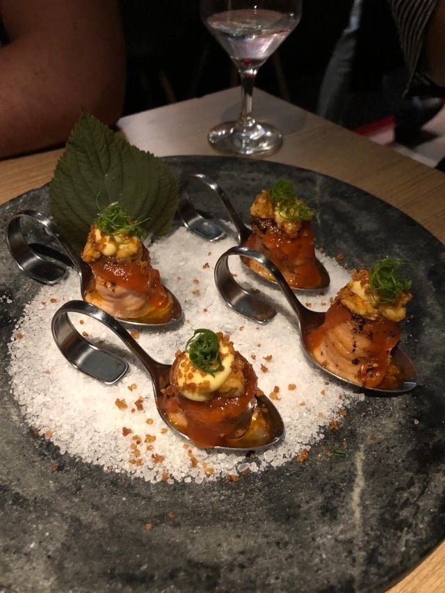 Crazy Food Serving (23 pics)