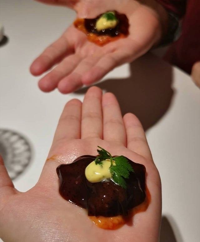 Crazy Food Serving (23 pics)