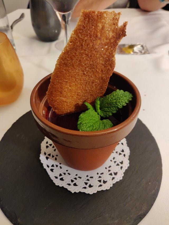 Crazy Food Serving (23 pics)