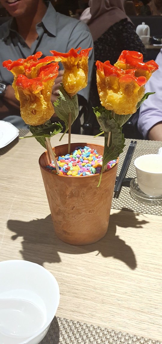 Crazy Food Serving (23 pics)