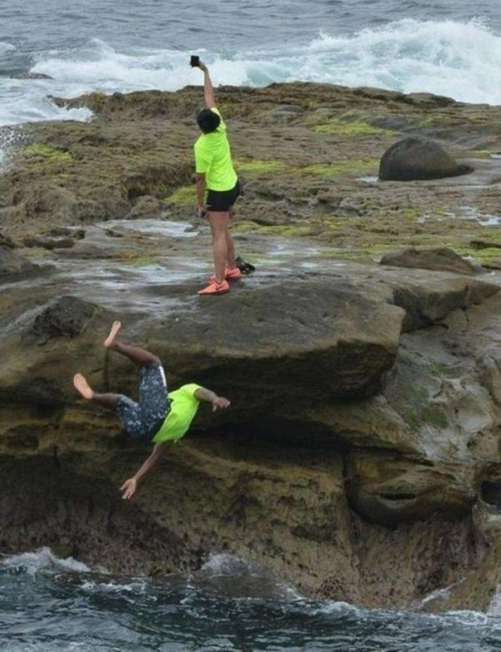 Bad Days Happen (23 pics)