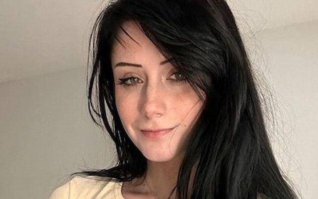 Braless Girls (22 pics)