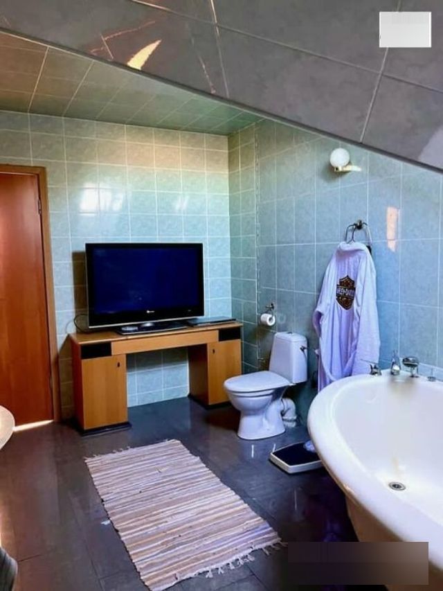 Weird Real Estate Listings (25 pics)
