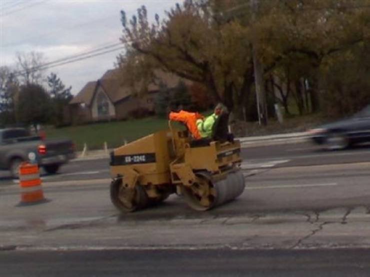 Cool And Hilarious Work Photos (21 pics)