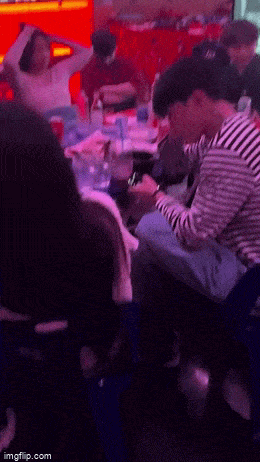 Acid GIFs, May 8 (25 gifs) Acid GIFs, May 8 (25 gifs)