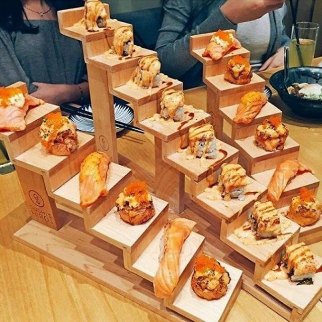 Weird Food Serving (18 pics)