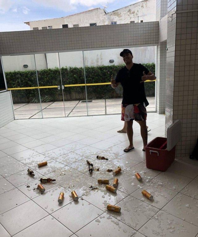 Bad Days Happen (27 pics)