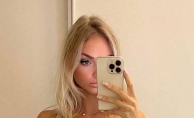 Selfie Girls (47 pics)
