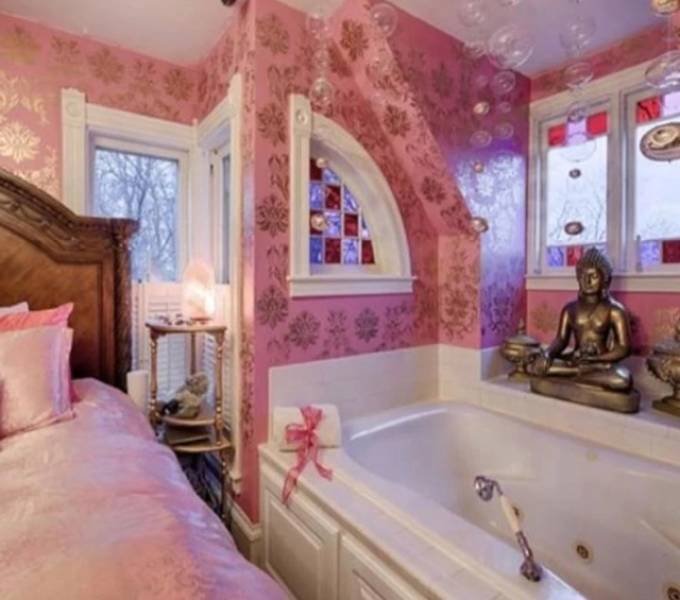 Weird Interiors (18 pics)