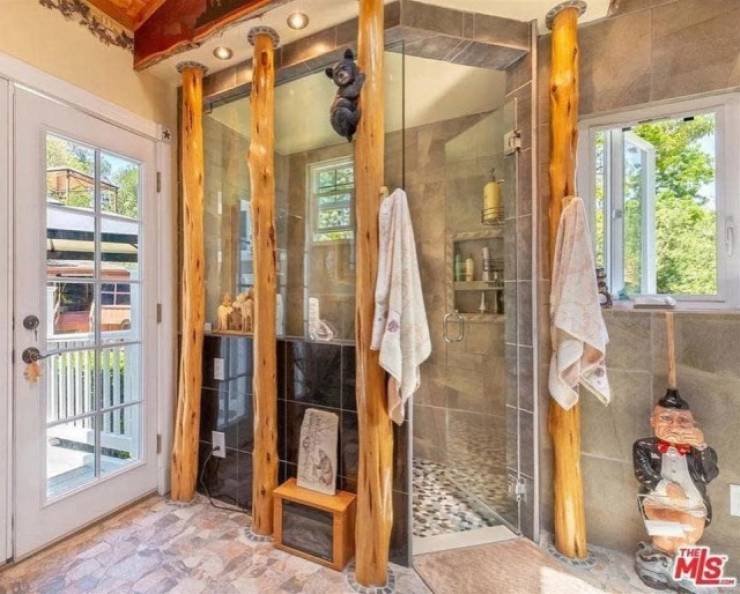 Weird Interiors (18 pics)