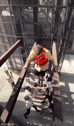 Acid GIFs, May 14 (25 gifs) Acid GIFs, May 14 (25 gifs)