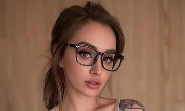 Girls In Glasses (29 pics)