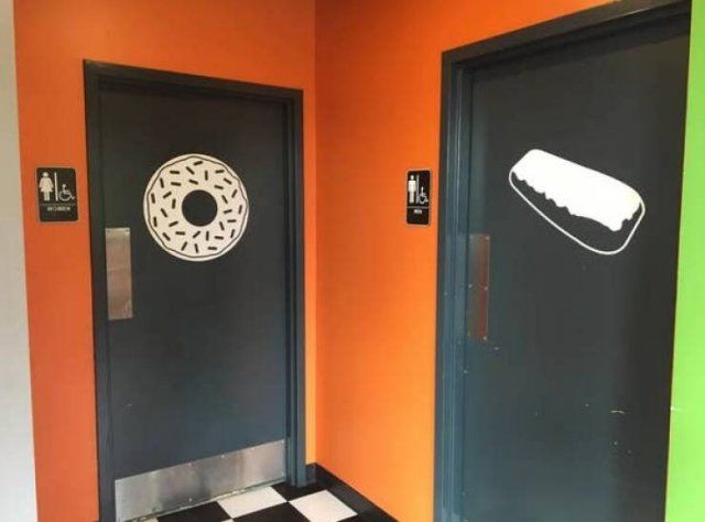 Hilarious Signs In Restrooms (17 pics)