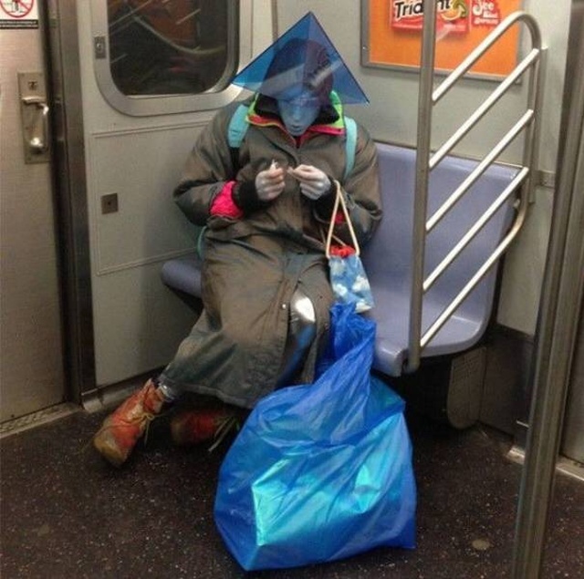 Strange People On Public Transport (23 pics)