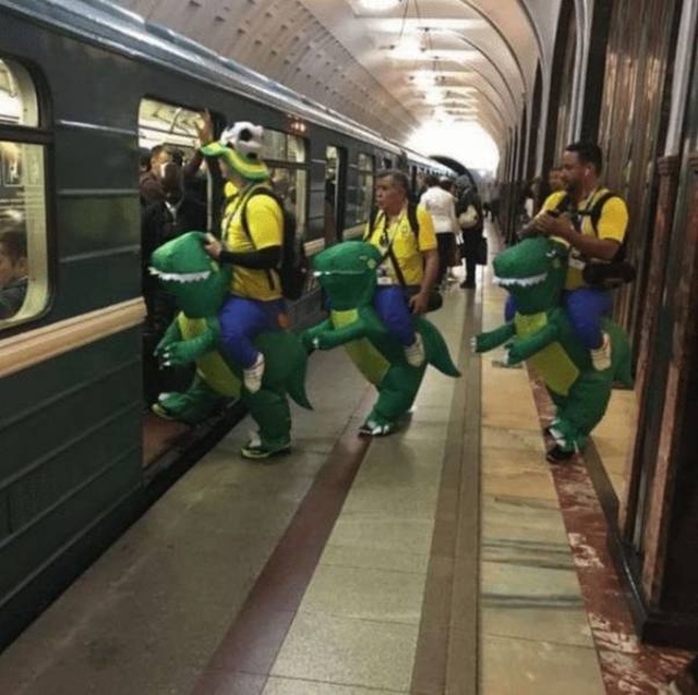 Strange People On Public Transport (23 pics)