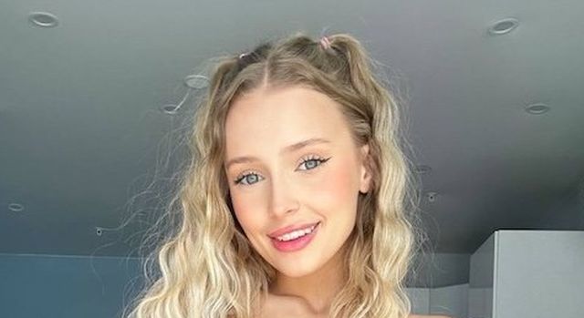 Busty Girls (26 pics)