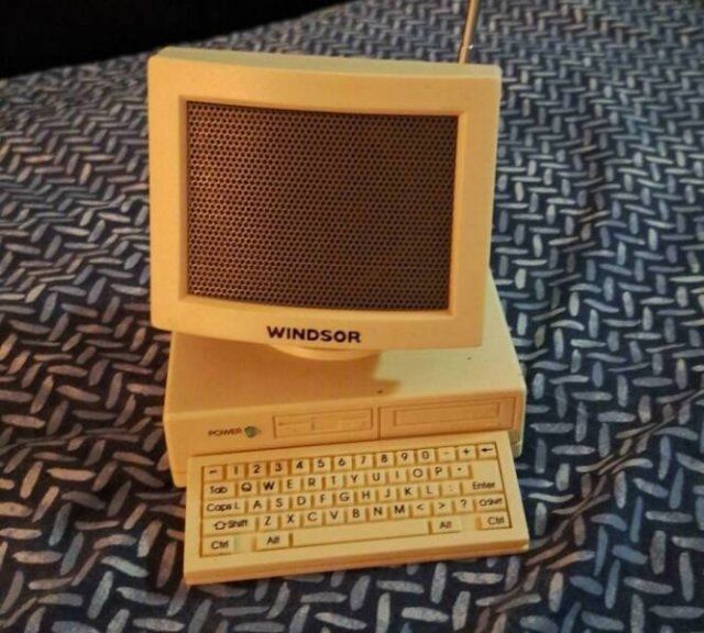 Interesting Finds In Old Houses (25 pics)