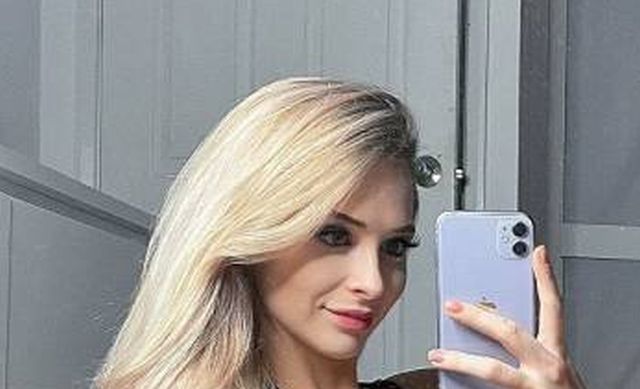 Selfie Girls (45 pics)