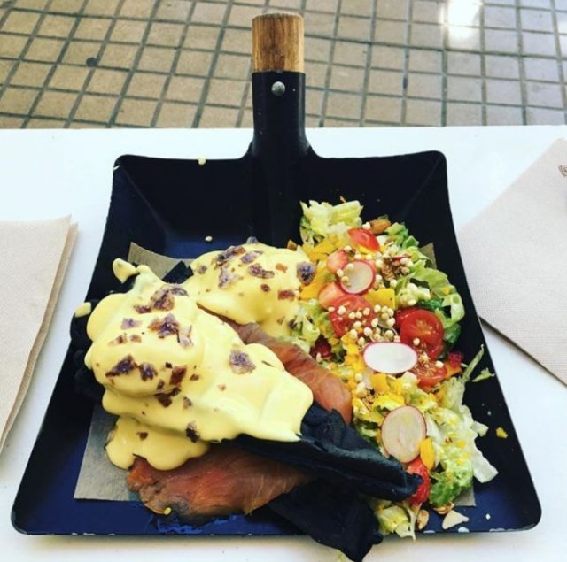 Weird Food Serving (23 pics)