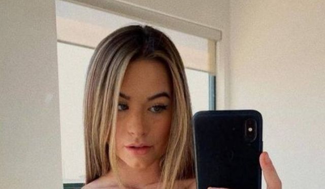 Selfie Girls (43 pics)