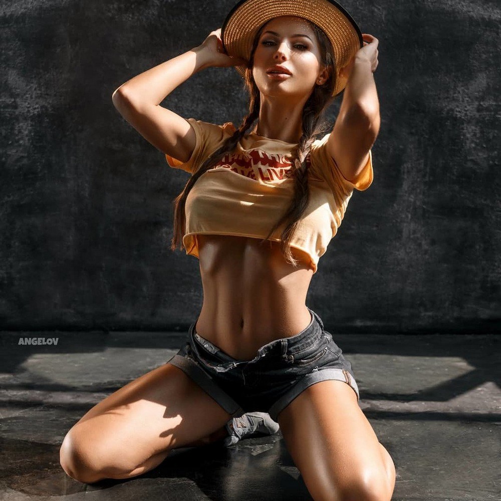Braless Girls (20 pics)