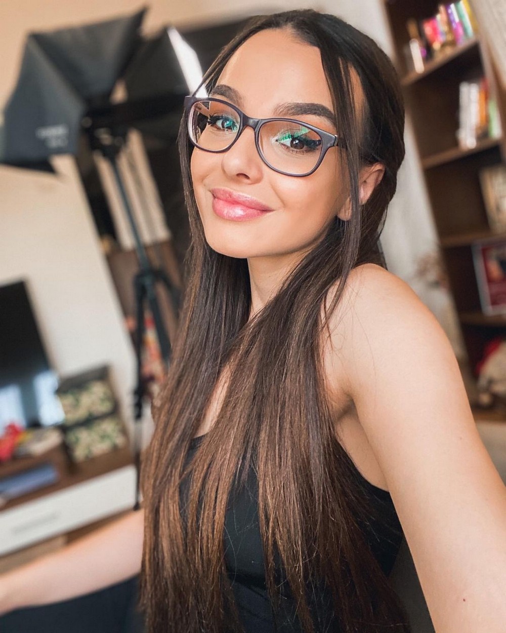 Girls In Glasses (23 pics)