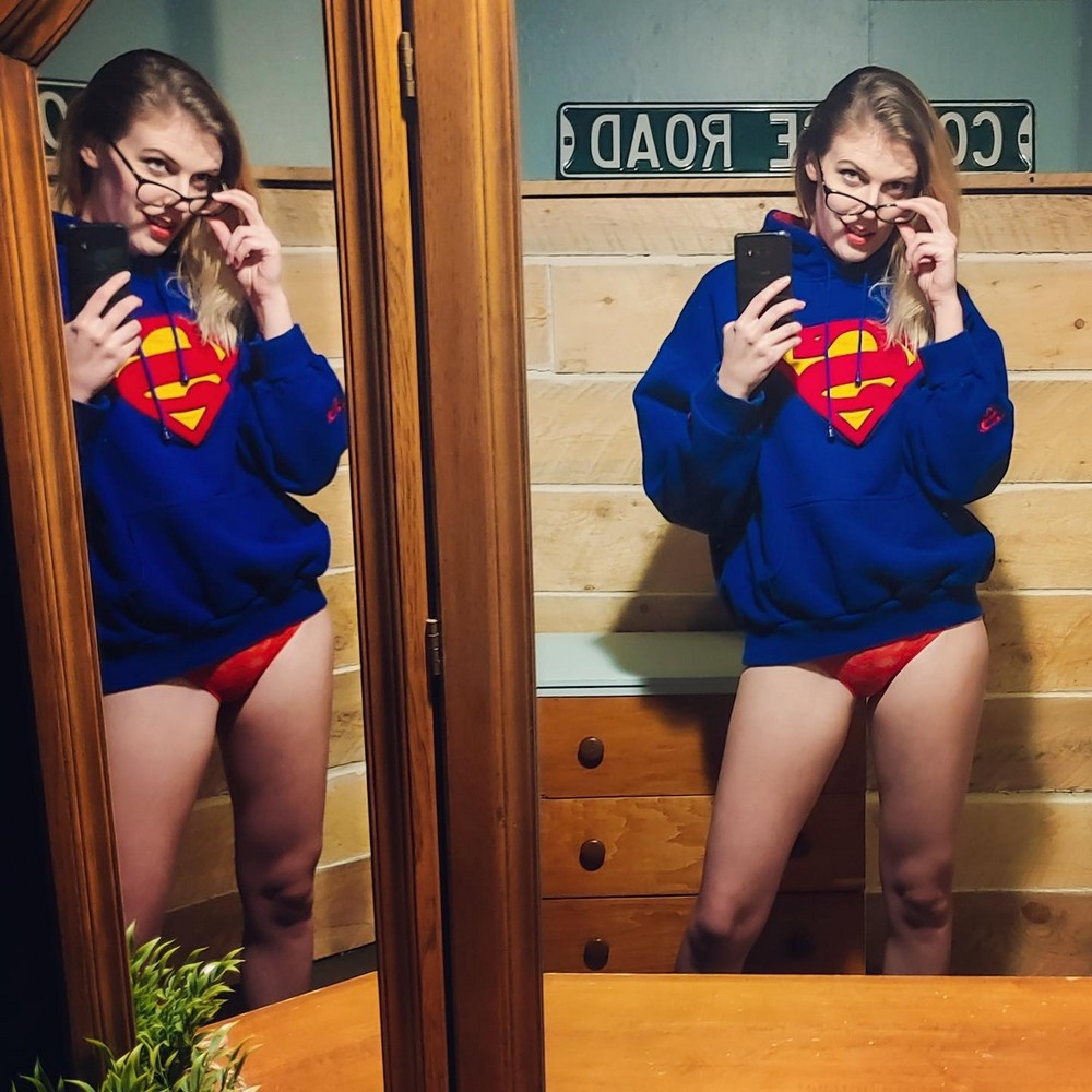 Girls In Glasses (23 pics)