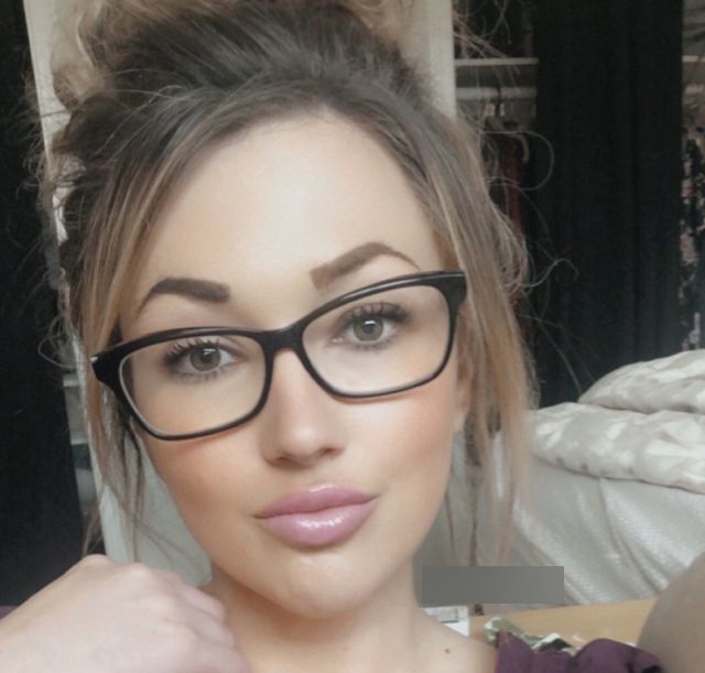 Girls In Glasses (23 pics)