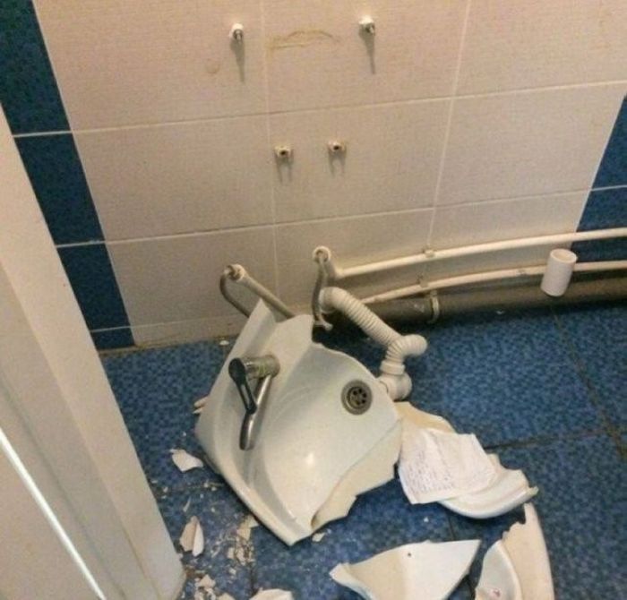 Bad Days Happen (27 pics)