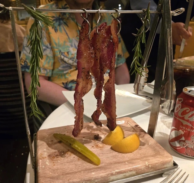 Weird Food Serving (16 pics)