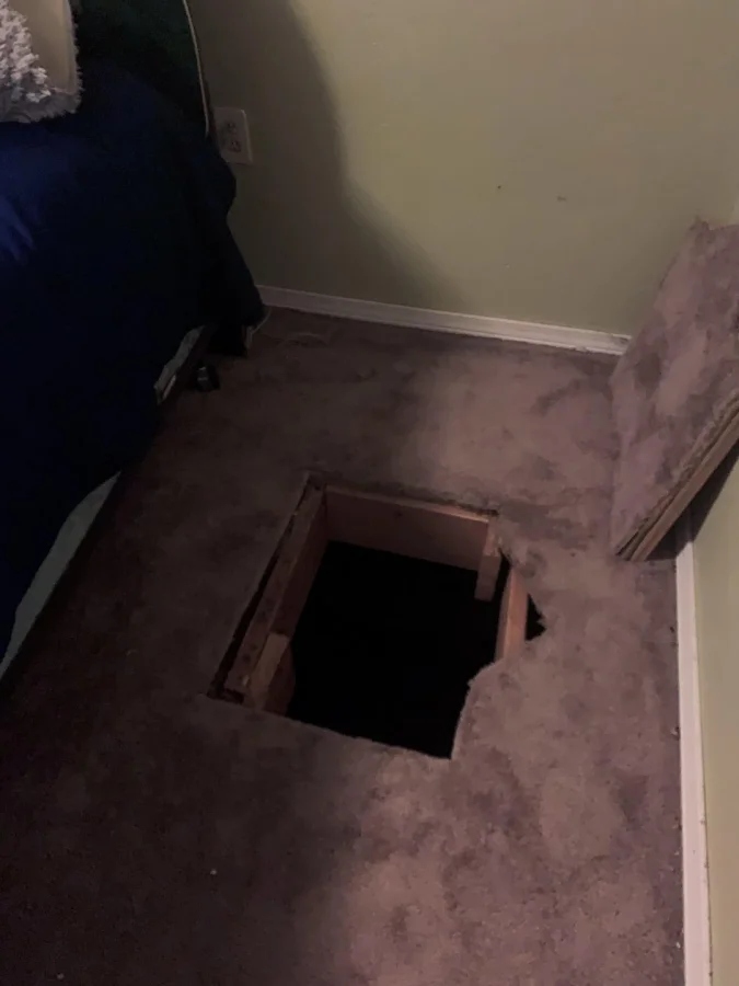 Scary Finds In Old Houses (25 pics)
