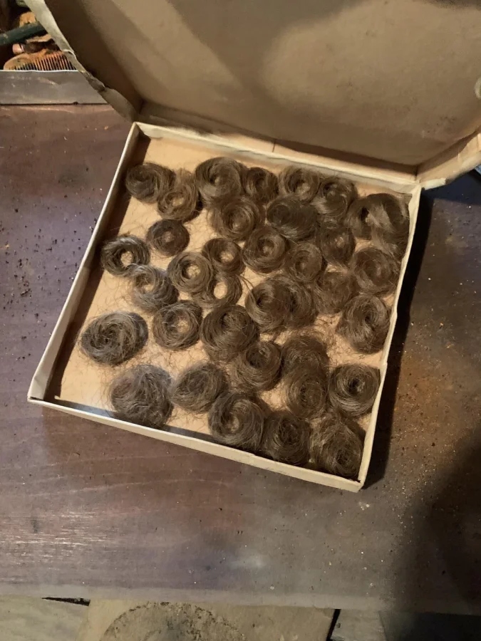 Scary Finds In Old Houses (25 pics)