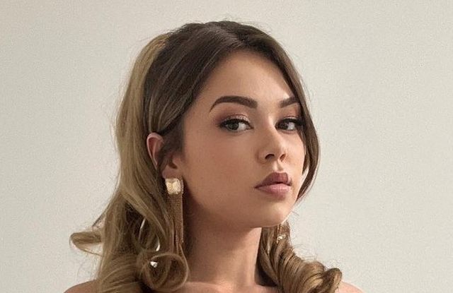 Girls In Dresses (25 pics)