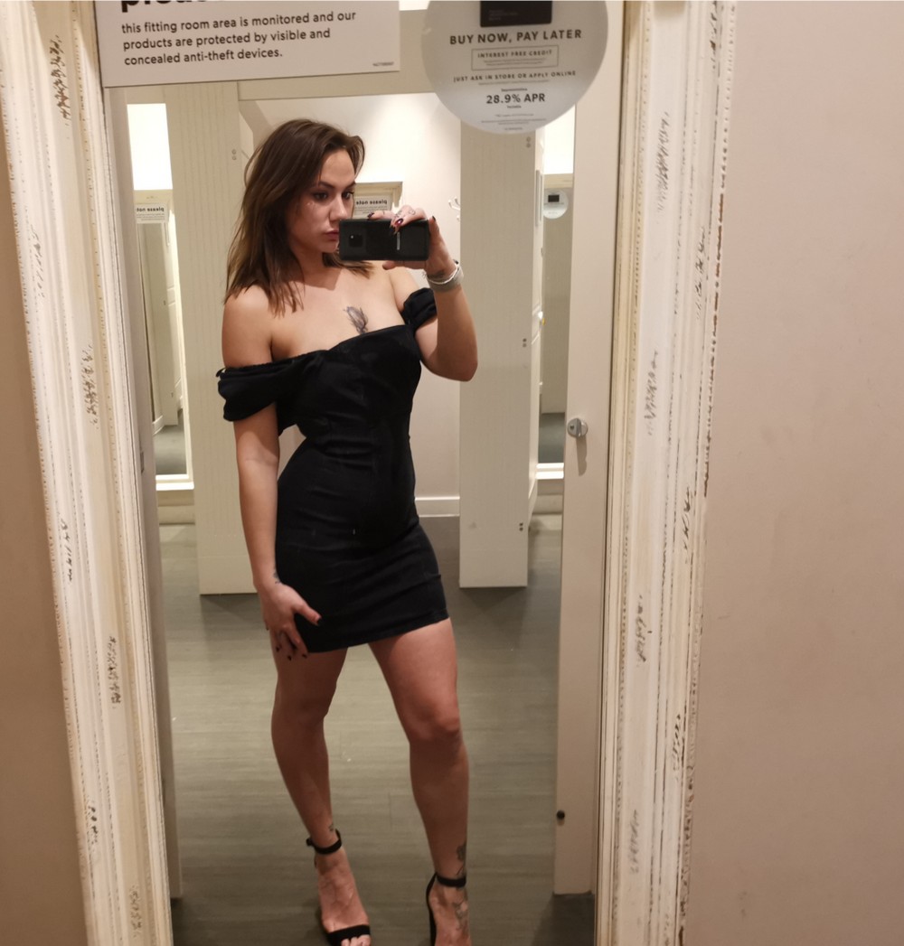 Girls In Dresses (25 pics)