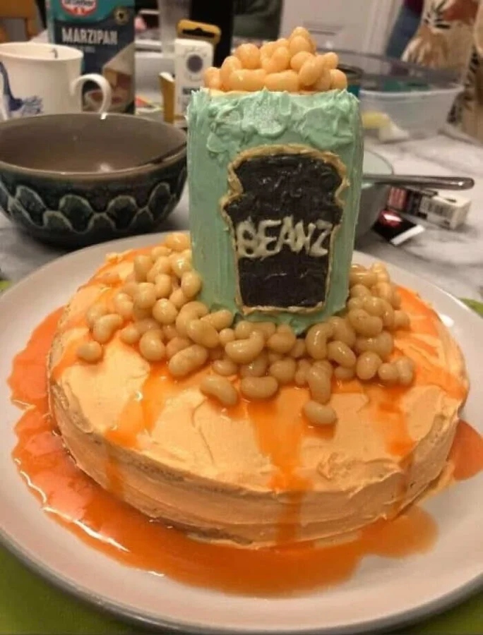 Odd Cakes (17 pics)