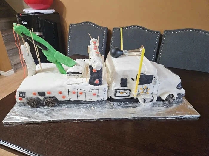 Odd Cakes (17 pics)