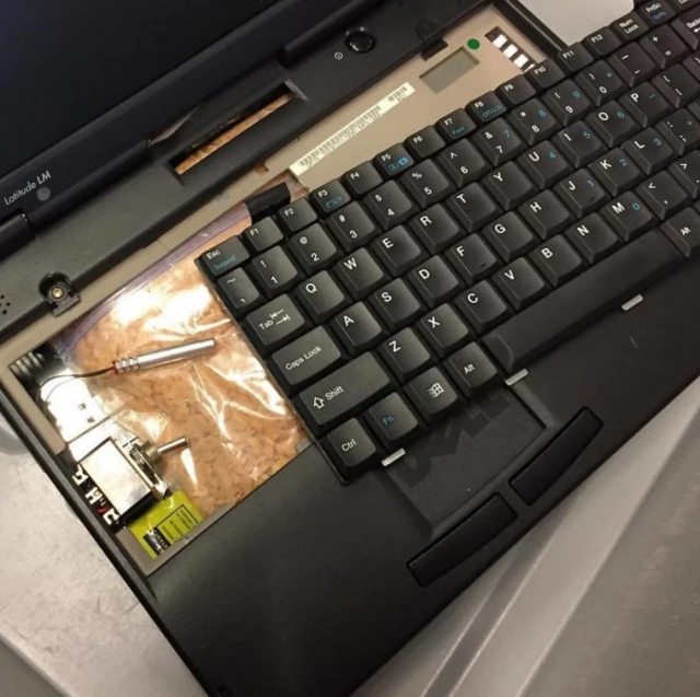 Unusual Finds At Customs (20 pics)