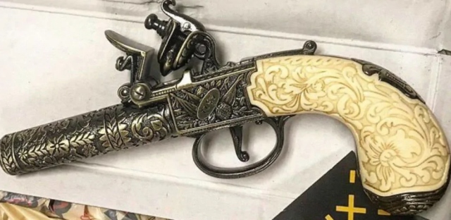 Unusual Finds At Customs (20 pics)