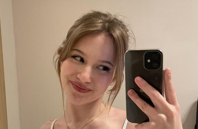 Cute Girls (27 pics)
