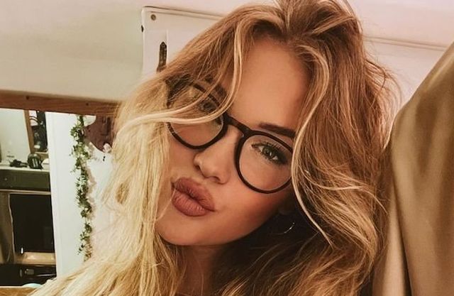 Girls In Glasses (31 pics)