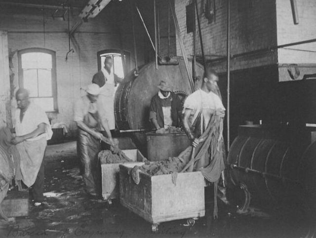 Photos Of Workers From The Past (30 pics)