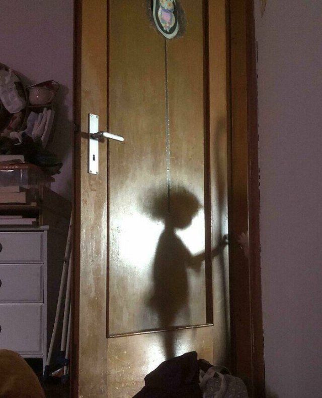 Strange Shadows (25 pics)