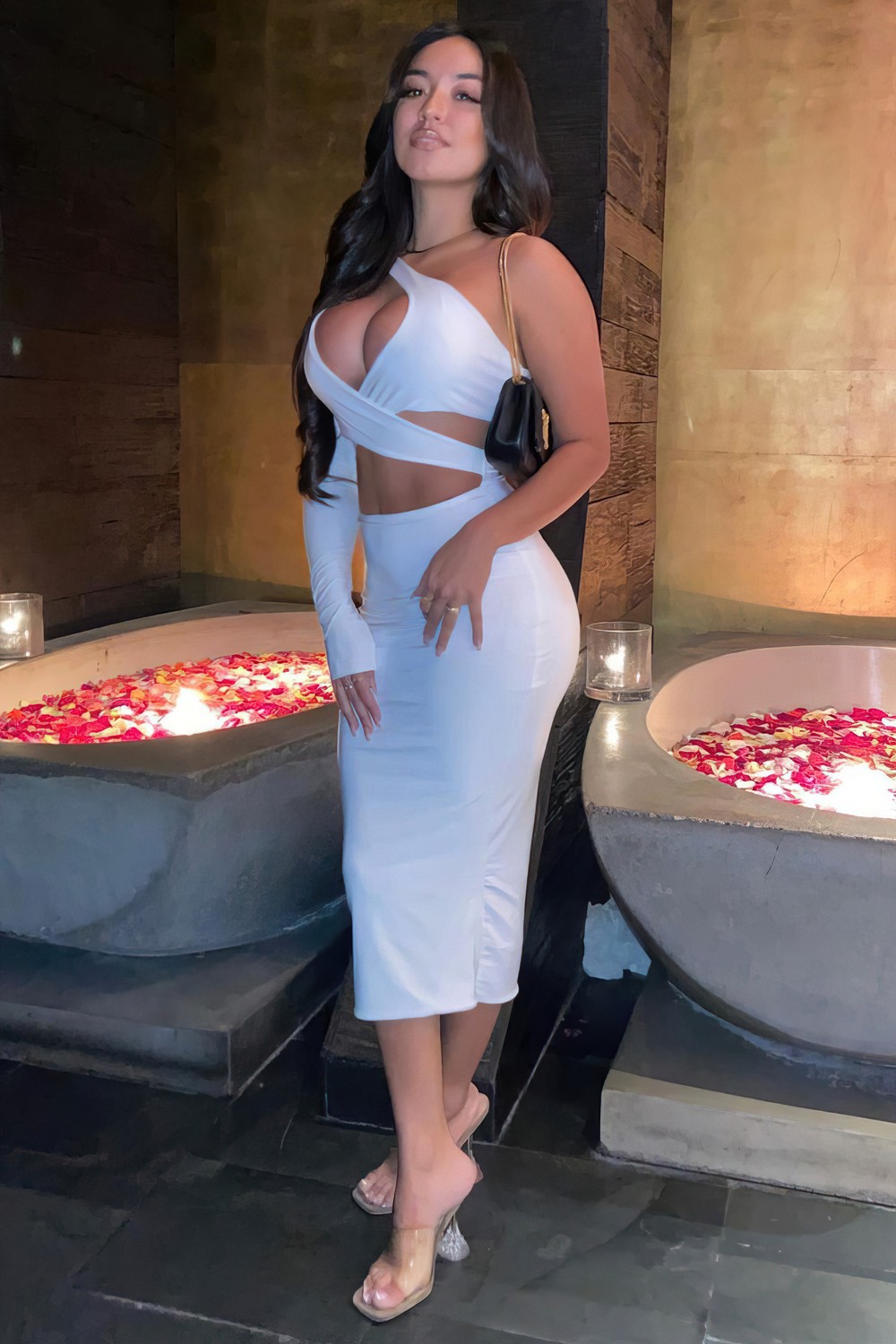 Girls In Tight Dresses (23 pics)