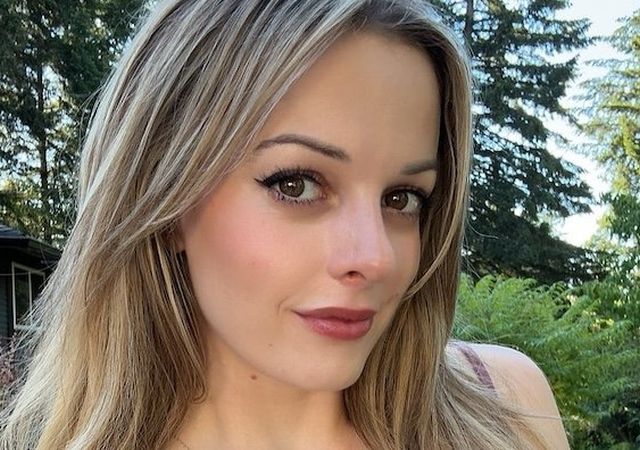 Braless Girls (29 pics)