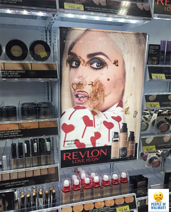 Strange People In Shops (20 pics)