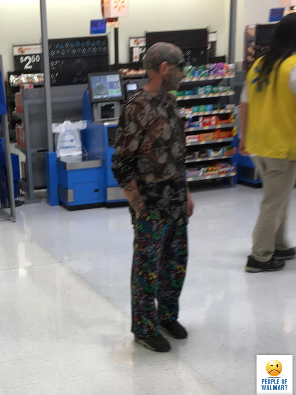 Strange People In Shops (20 pics)