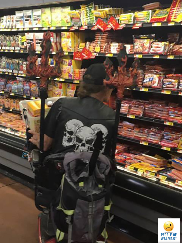 Strange People In Shops (20 pics)