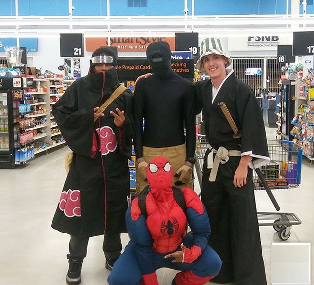 Strange People In Shops (20 pics)